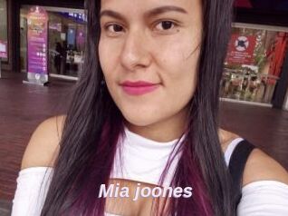 Mia_joones