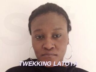 TWEKKING_LATOYA