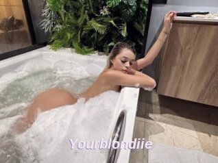 Yourblondiie